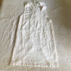 LinenbyMN Linen cross back apron with pockets in white